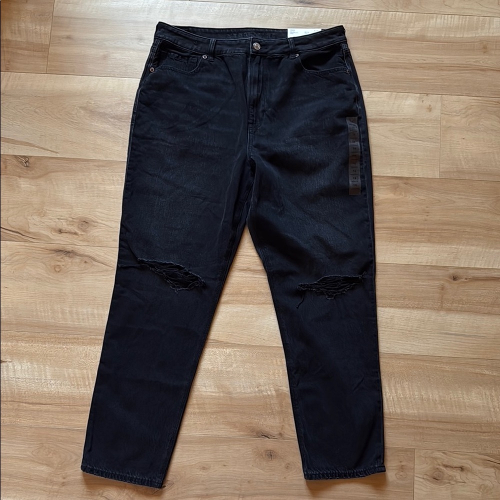 ✨NWT✨ 🦅American Eagle Mom Jean, Size 14
